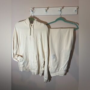 VOUGE x PUMA Sweat Set